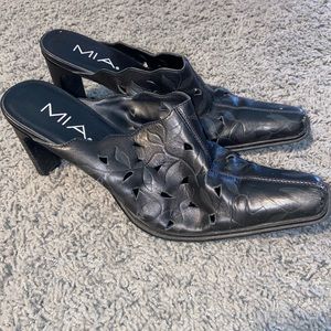 Mia Shoes Black Leather Slip On Mules